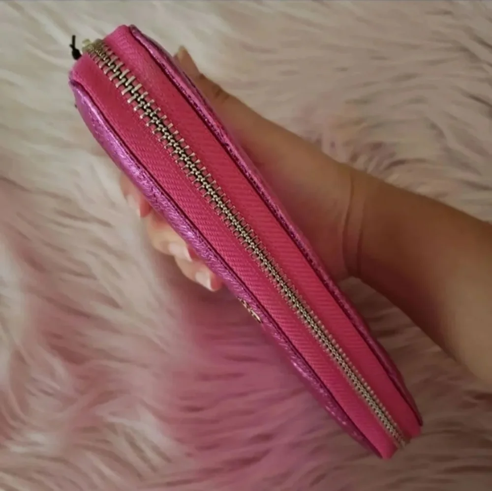 Victoria's Secret V quilt pink metallic crackle wallet - Picture 5 of 9
